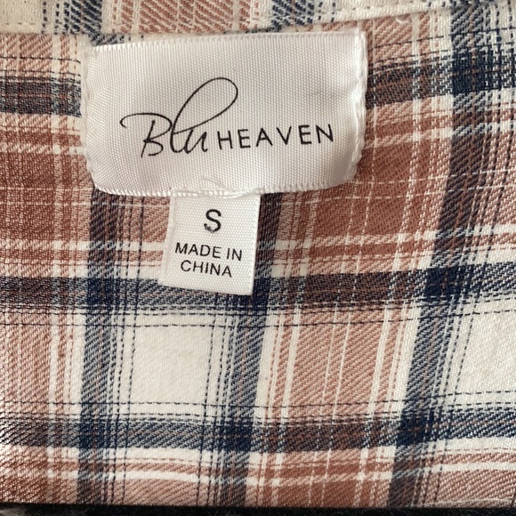 🤎Cold shoulder button down🤎 - Picture 2 of 6